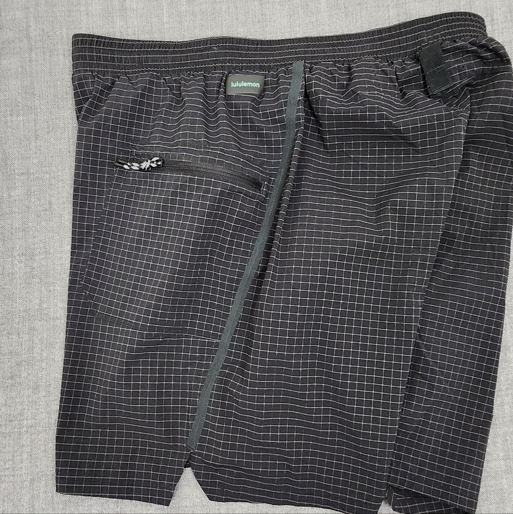 Lululemon Black Athletic Lightweight Drawstring Shorts With Pockets. Large - Picture 4 of 8